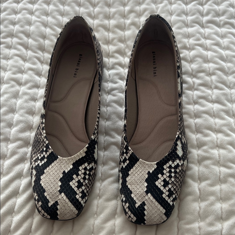 Gianni bini Chic Snakeskin Patterned Flats